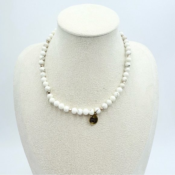 Kinsley Armelle Howlite Gem Stretch Necklace Wrap Bracelet - Picture 3 of 5